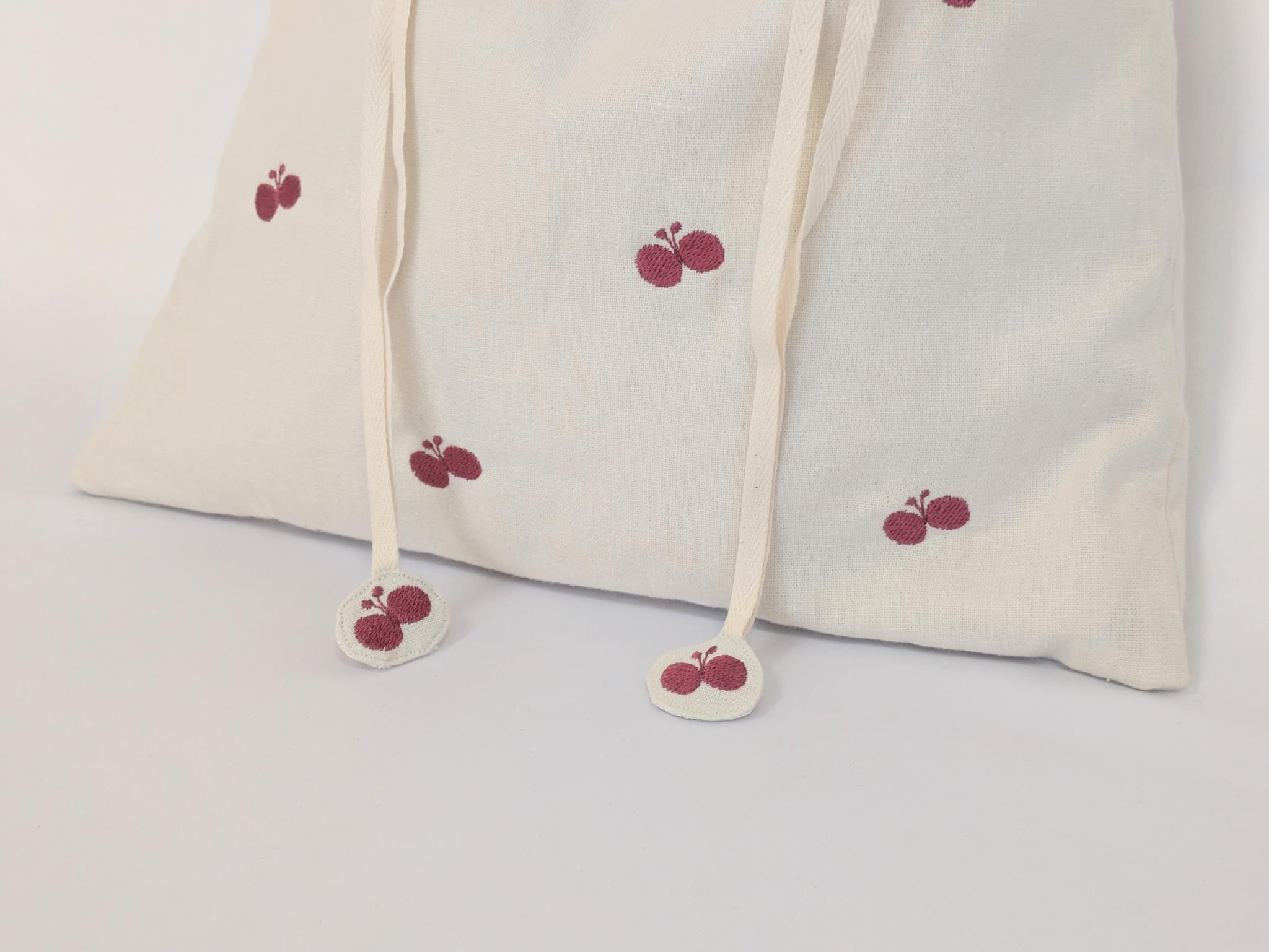 赤い蝶々ドットが可愛い　お着替え袋　体操袋　名入れワッペン縫い付けサービス | 2枚目