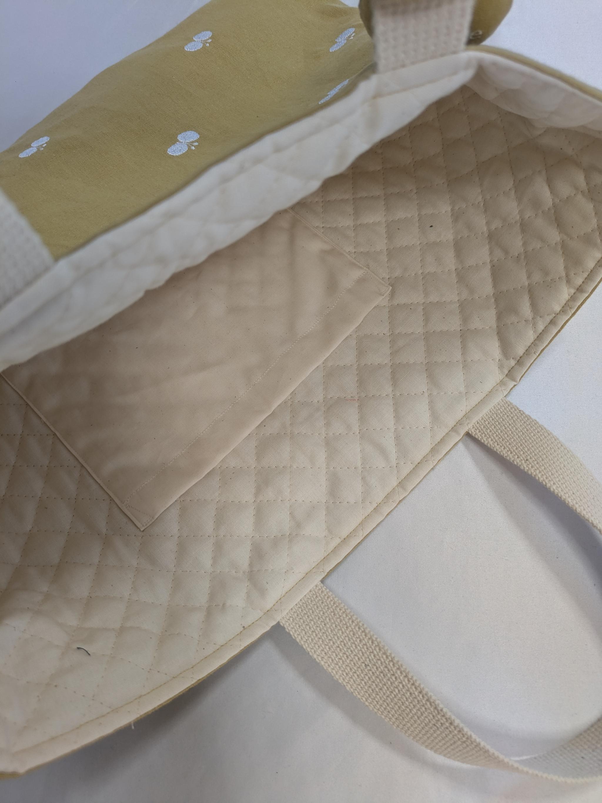 ミモザのような黄色が可愛い ちょうちょ刺繍の入園入学バッグ　レッスンバッグ　/ 　イエロー　/ 　名入れチャーム | 7枚目